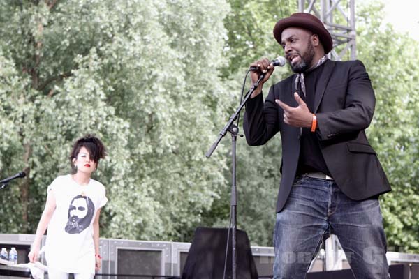 KING MIDAS SOUND - 2010-06-06 - PARIS - Parc de la Villette - 